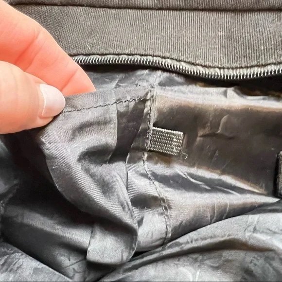 Robin Ruth Floral Canvas Las Vegas Bag. - Picture 7 of 11